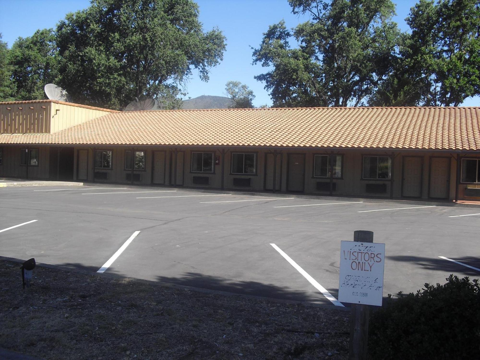 Creekside Motel 2*